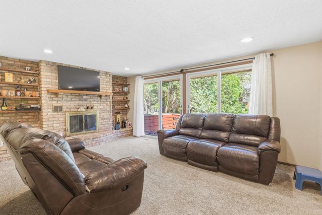 1122 County Road C E, Maplewood, MN 55109