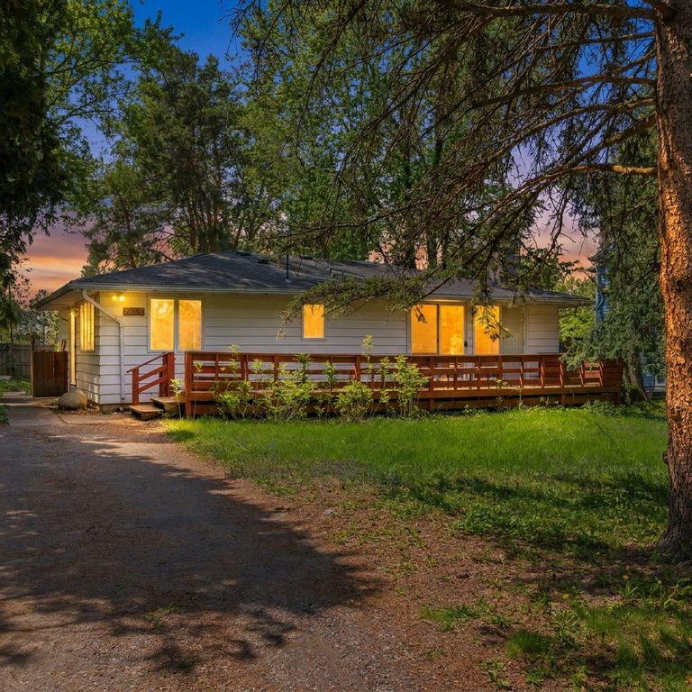 1122 County Road C E, Maplewood, MN 55109