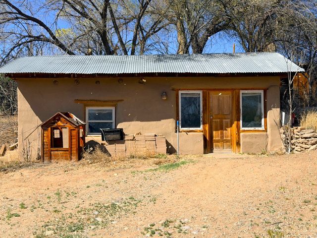 4 Platt Court, Espanola, NM 87532
