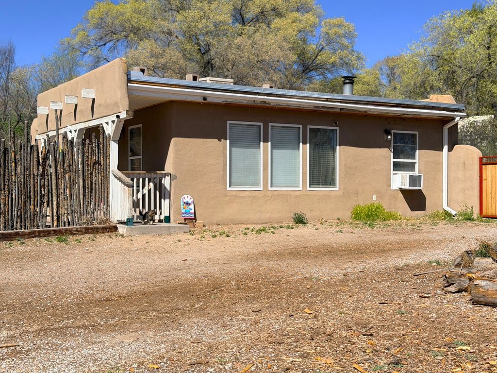 4 Platt Court, Espanola, NM 87532