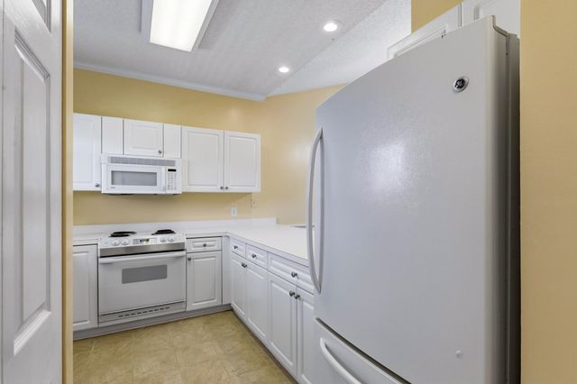 4657 Wild Iris Dr Apt 303, Myrtle Beach, SC 29577