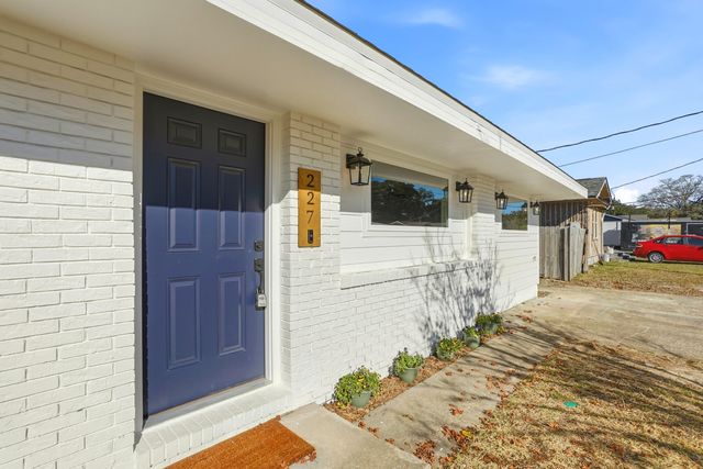 227 NW Katherine Place, Fort Walton Beach, FL 32548