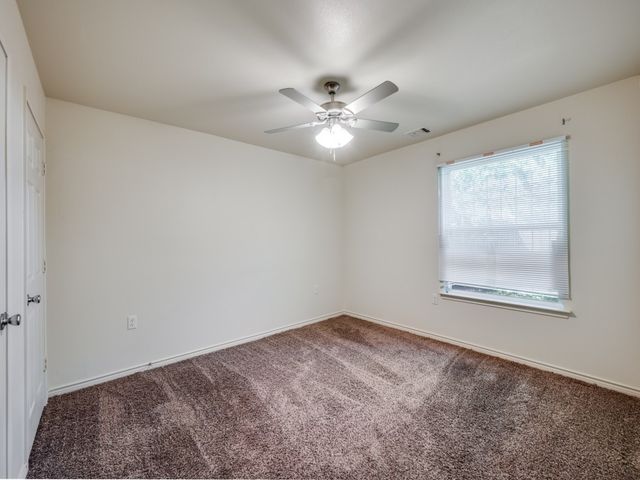 913 E Davis Avenue, Fort Worth, TX 76104