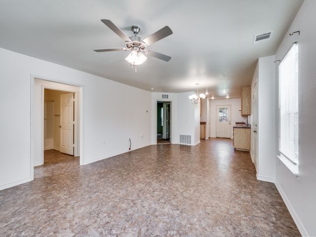 913 E Davis Avenue, Fort Worth, TX 76104