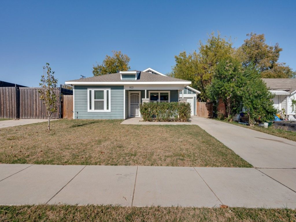 913 E Davis Avenue, Fort Worth, TX 76104