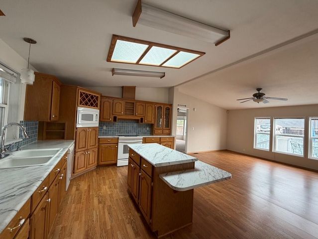 2363 Pine Court, Grants Pass, OR 97527