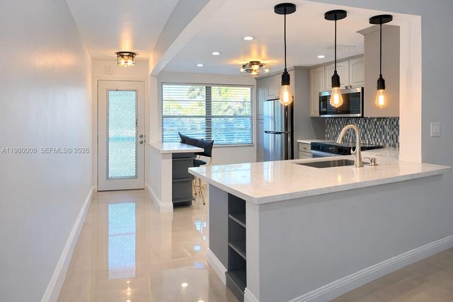 2403 Antigua Circle L2, Coconut Creek, FL 33066