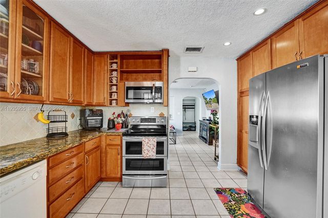 2826 Dewey St, Hollywood, FL 33020