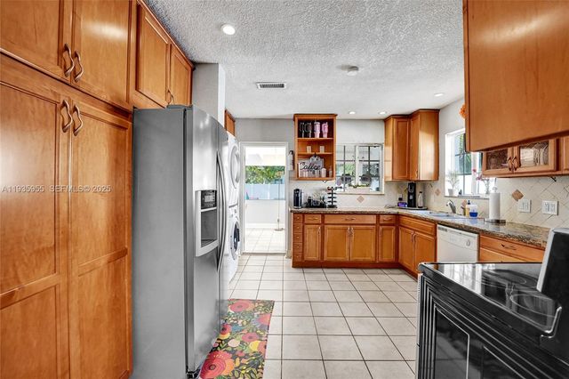 2826 Dewey St, Hollywood, FL 33020