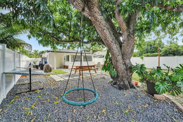 2826 Dewey St, Hollywood, FL 33020