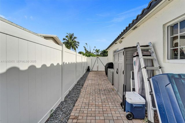 2826 Dewey St, Hollywood, FL 33020