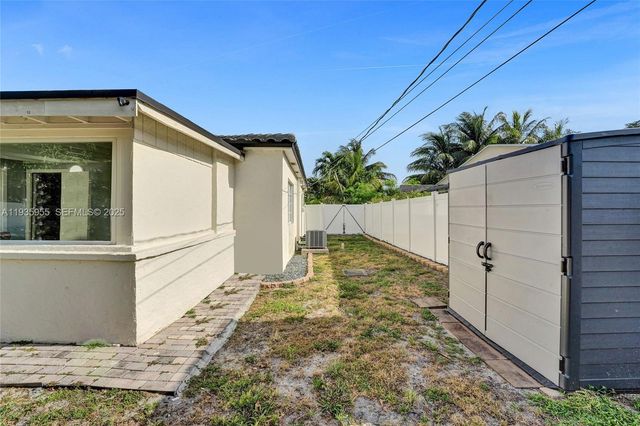 2826 Dewey St, Hollywood, FL 33020