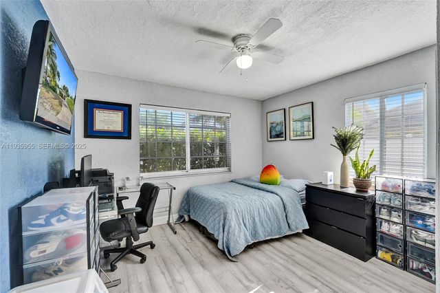 2826 Dewey St, Hollywood, FL 33020