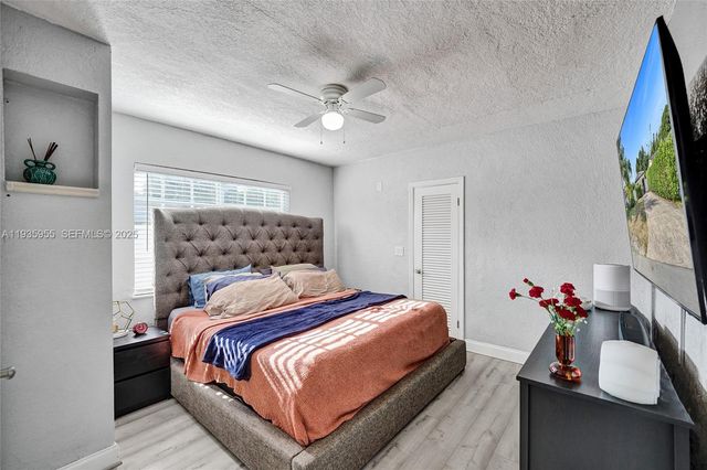 2826 Dewey St, Hollywood, FL 33020