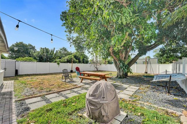 2826 Dewey St, Hollywood, FL 33020