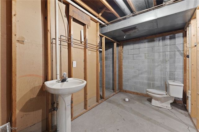 4441 Merlin Drive, Uniontown, OH 44685