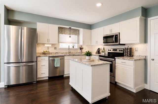 5718 Briarwood Estates Drive, Oakville, MO 63129