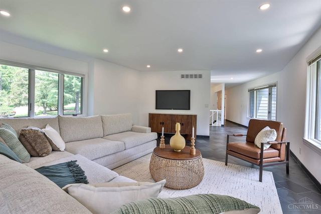 7716 Creekwood Lane, Amberley, OH 45237