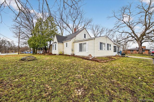 13520 N Fenton Road, Fenton Charter Township, MI 48430