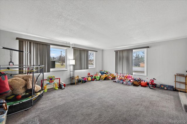 13520 N Fenton Road, Fenton Charter Township, MI 48430