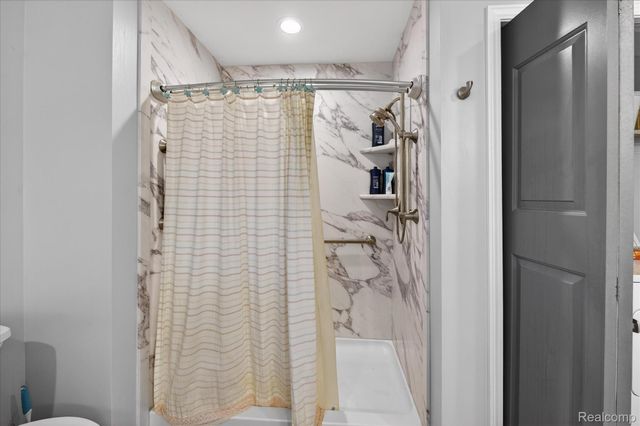 13520 N Fenton Road, Fenton Charter Township, MI 48430