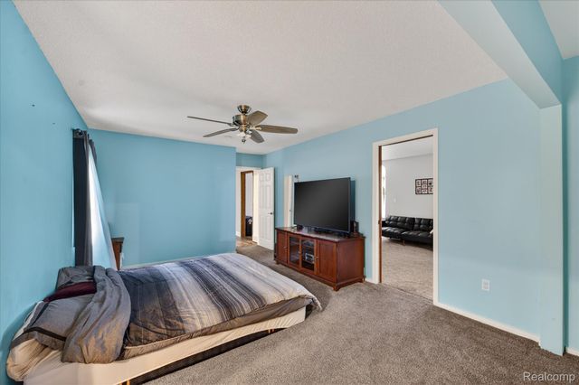 13520 N Fenton Road, Fenton Charter Township, MI 48430