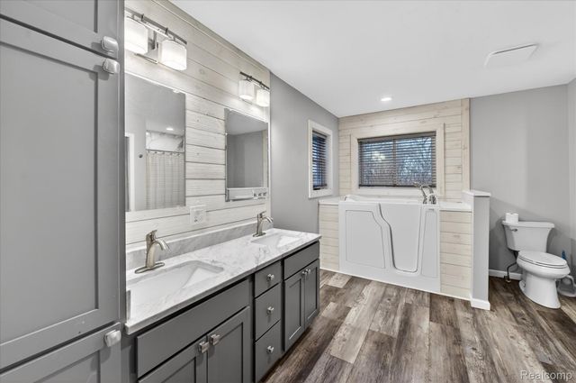 13520 N Fenton Road, Fenton Charter Township, MI 48430