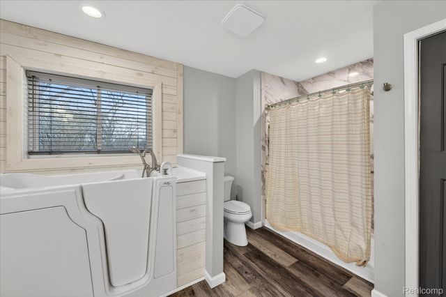 13520 N Fenton Road, Fenton Charter Township, MI 48430