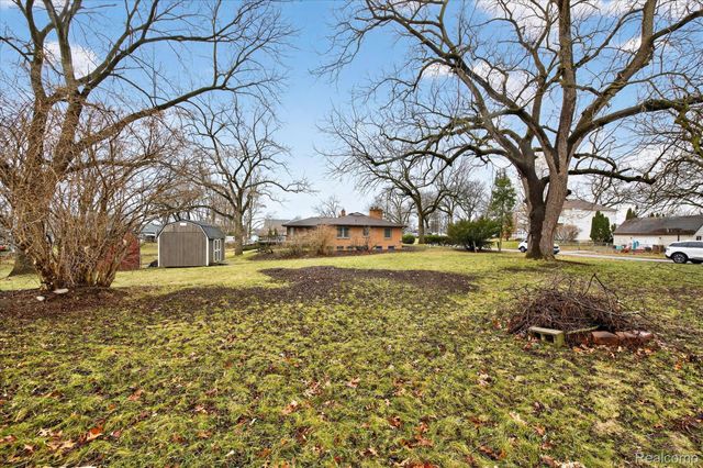 13520 N Fenton Road, Fenton Charter Township, MI 48430