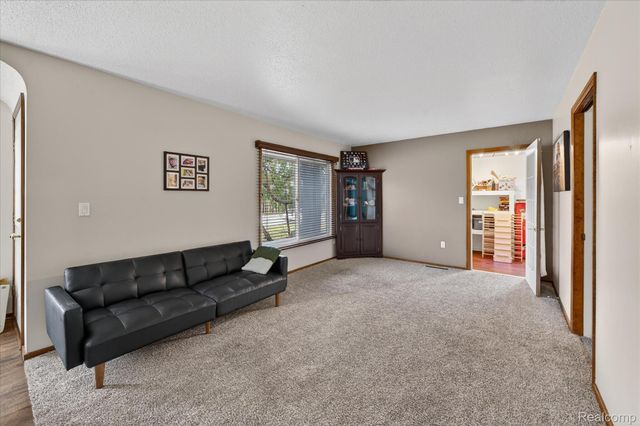 13520 N Fenton Road, Fenton Charter Township, MI 48430