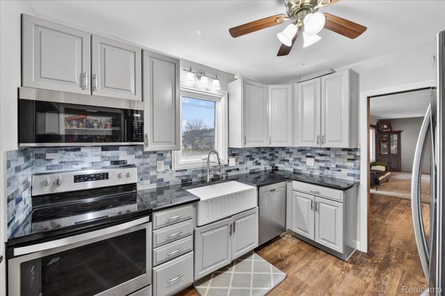 13520 N Fenton Road, Fenton Charter Township, MI 48430