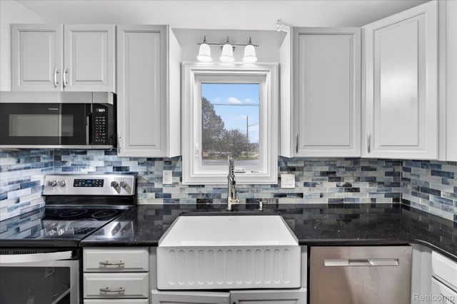 13520 N Fenton Road, Fenton Charter Township, MI 48430