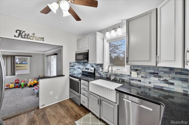 13520 N Fenton Road, Fenton Charter Township, MI 48430