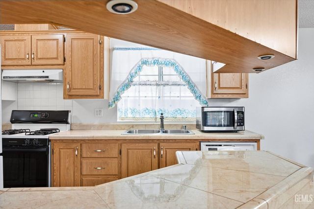 8536 Kern Canyon Road 151, Bakersfield, CA 93306