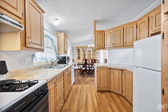 8536 Kern Canyon Road 151, Bakersfield, CA 93306