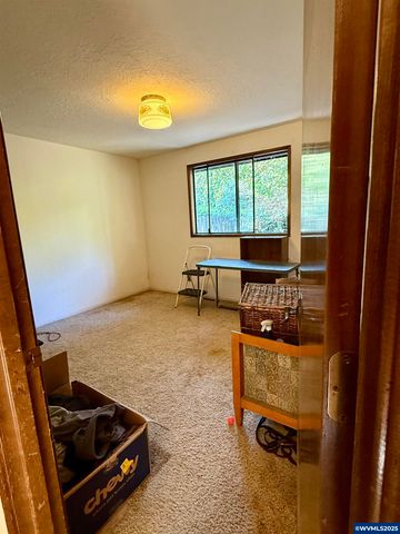 945 W Oak St, Lebanon, OR 97345