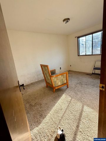 945 W Oak St, Lebanon, OR 97345