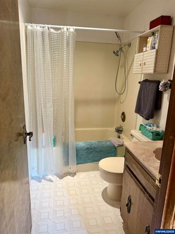 945 W Oak St, Lebanon, OR 97345