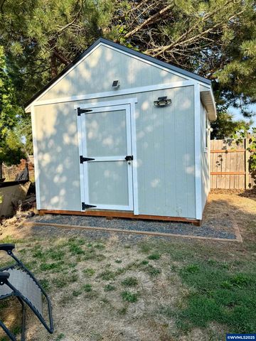 945 W Oak St, Lebanon, OR 97345