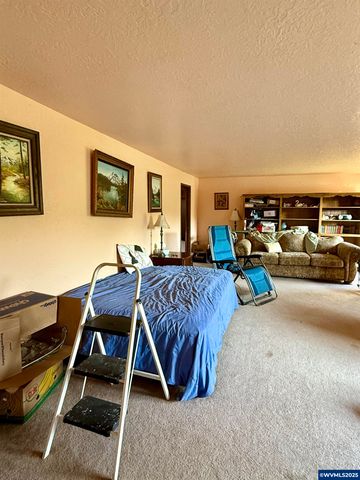 945 W Oak St, Lebanon, OR 97345