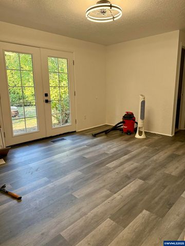 945 W Oak St, Lebanon, OR 97345