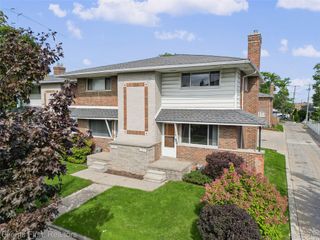 11274 Middlebelt Road, Livonia, MI 48150