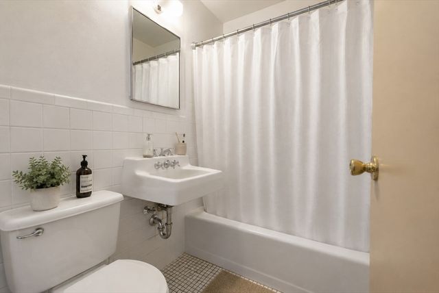 130 Emerson St 32, Boston, MA 02127