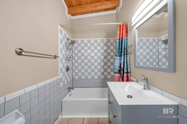 120 W 3rd Avenue, Gulf Shores, AL 36542