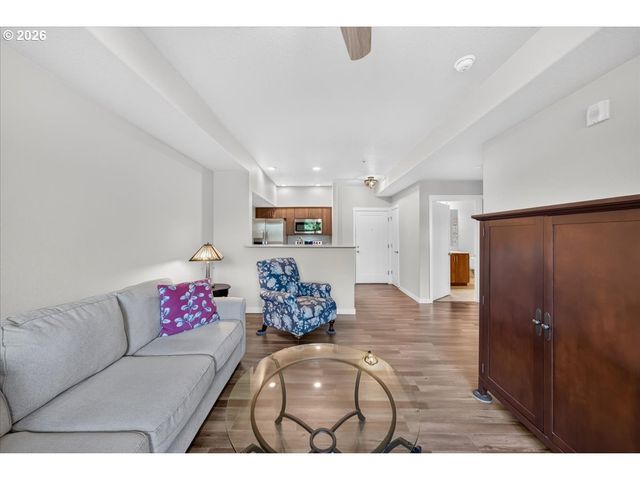 16401 Nw CHADWICK Way 104, Portland, OR 97229
