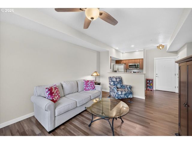 16401 Nw CHADWICK Way 104, Portland, OR 97229