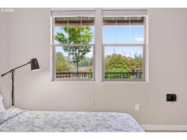 16401 Nw CHADWICK Way 104, Portland, OR 97229