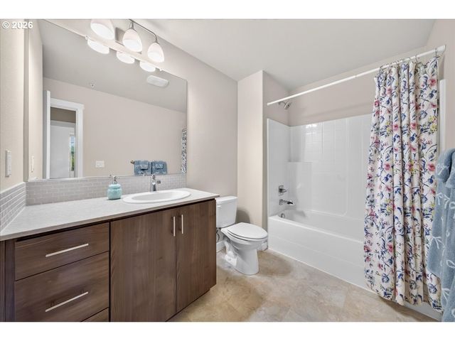 16401 Nw CHADWICK Way 104, Portland, OR 97229
