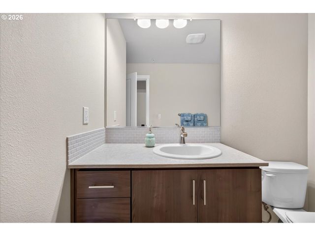 16401 Nw CHADWICK Way 104, Portland, OR 97229