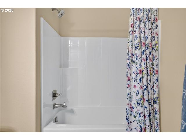 16401 Nw CHADWICK Way 104, Portland, OR 97229
